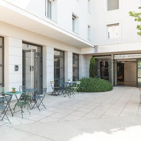 Westlodge Lyon Nord Hotell 3*