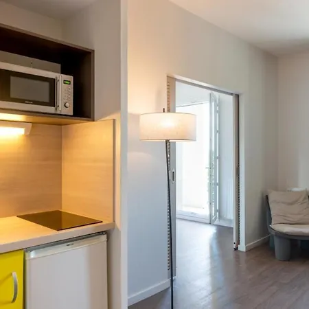 ホテル Westlodge Lyon Nord 3*
