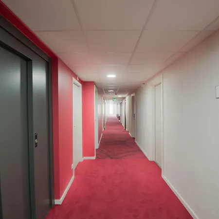 Westlodge Lyon Nord Hotell 3*