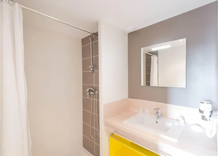 Westlodge Lyon Nord Hotell