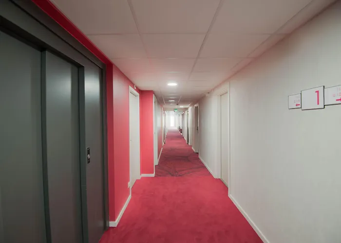 Westlodge Lyon Nord Hotell 3*