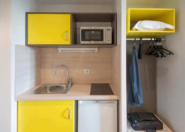 Westlodge Lyon Nord Hotell 3*