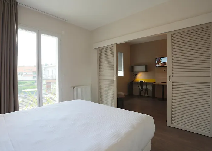 Hotell Westlodge Lyon Nord 3*