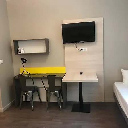 Otel Westlodge Lyon Nord 3*