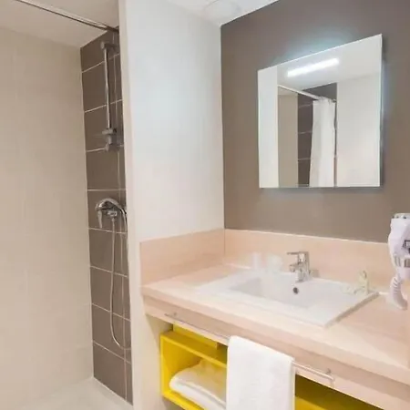 Westlodge Lyon Nord Otel 3*