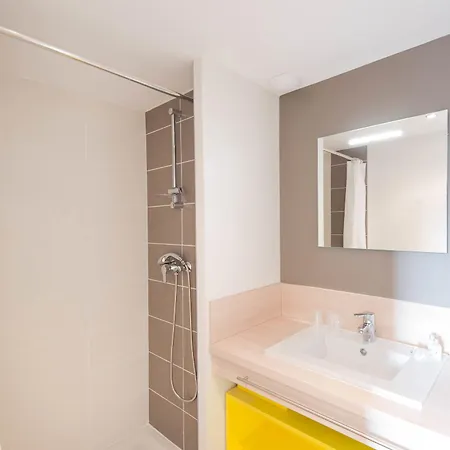 Westlodge Lyon Nord Otel