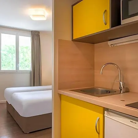 Hotel Westlodge Lyon Nord 3*